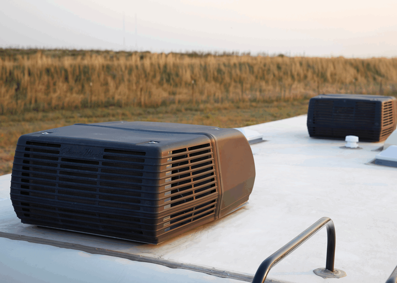 how many watts does a rv air conditioner use