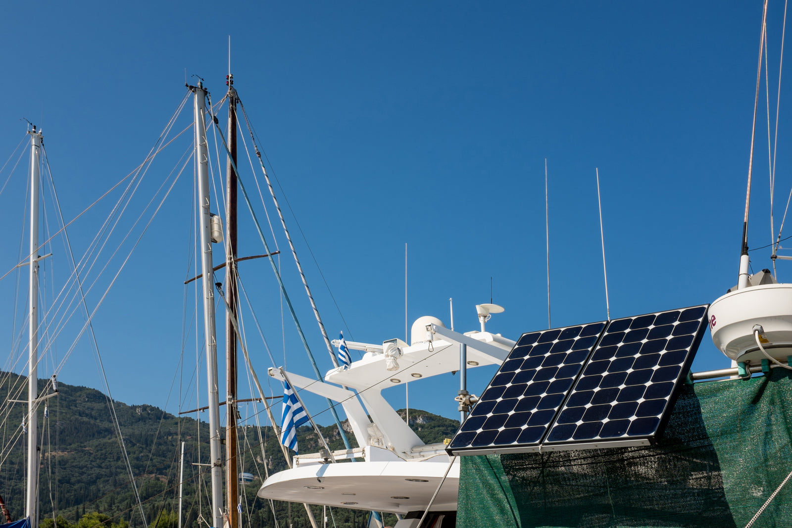 What's the Difference Between Marine Solar Panels and Those For RVs and Cabins?
